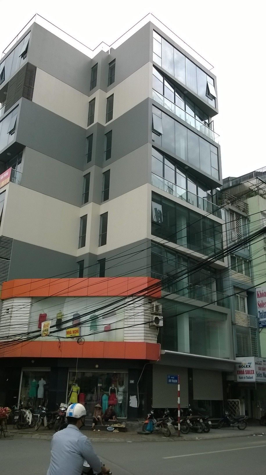 6 storey-house for rent as office in An Trach, Dong Da district, Hanoi with 2 frontages