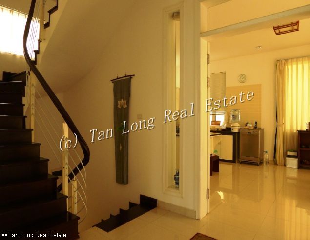 Lakeview 5 bedroom villa with modern design in Dang Thai Mai street for rent 5