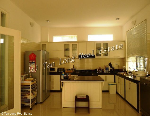 Lakeview 5 bedroom villa with modern design in Dang Thai Mai street for rent 6