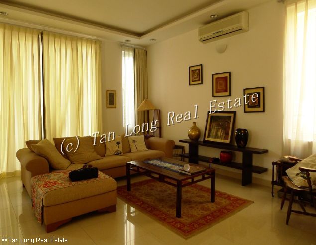 Lakeview 5 bedroom villa with modern design in Dang Thai Mai street for rent 2