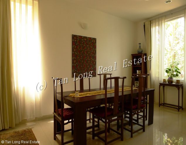Lakeview 5 bedroom villa with modern design in Dang Thai Mai street for rent 3
