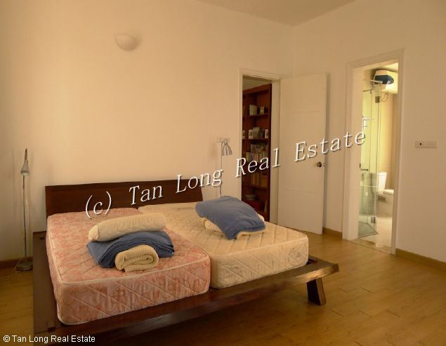 Lakeview 5 bedroom villa with modern design in Dang Thai Mai street for rent 5