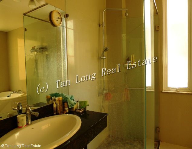 Lakeview 5 bedroom villa with modern design in Dang Thai Mai street for rent 10