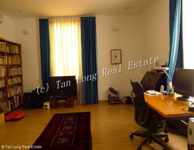 Lakeview 5 bedroom villa with modern design in Dang Thai Mai street for rent 8