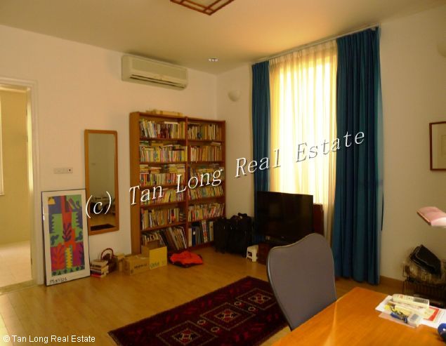 Lakeview 5 bedroom villa with modern design in Dang Thai Mai street for rent 9