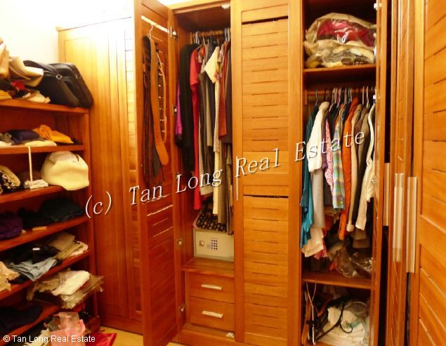 Lakeview 5 bedroom villa with modern design in Dang Thai Mai street for rent 4