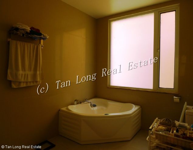 Lakeview 5 bedroom villa with modern design in Dang Thai Mai street for rent 5