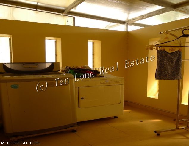 Lakeview 5 bedroom villa with modern design in Dang Thai Mai street for rent 8
