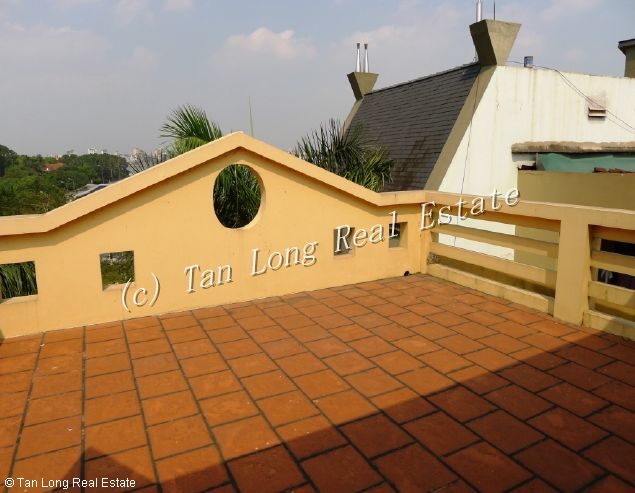 Lakeview 5 bedroom villa with modern design in Dang Thai Mai street for rent 1